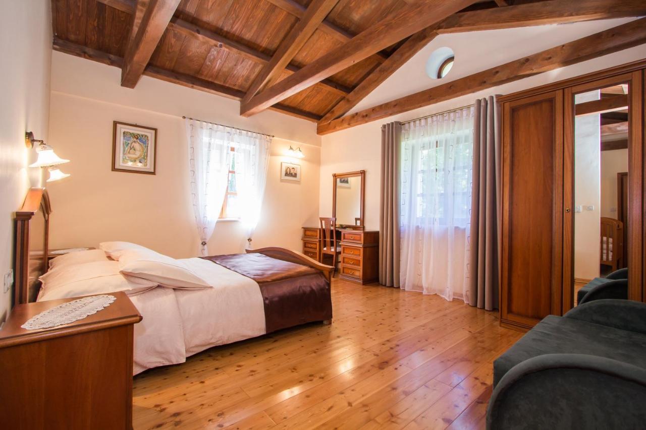 Villa Kringa Tinjan Buitenkant foto