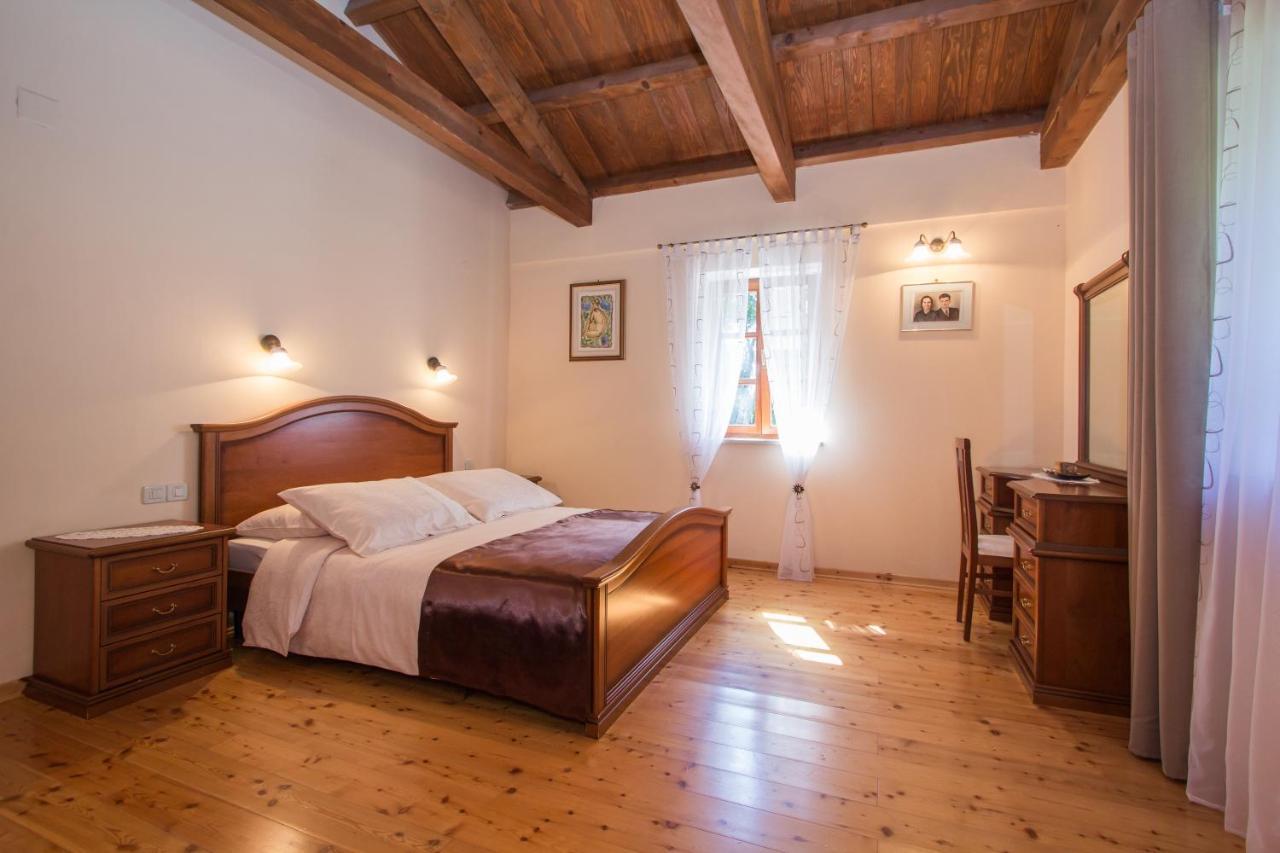 Villa Kringa Tinjan Buitenkant foto