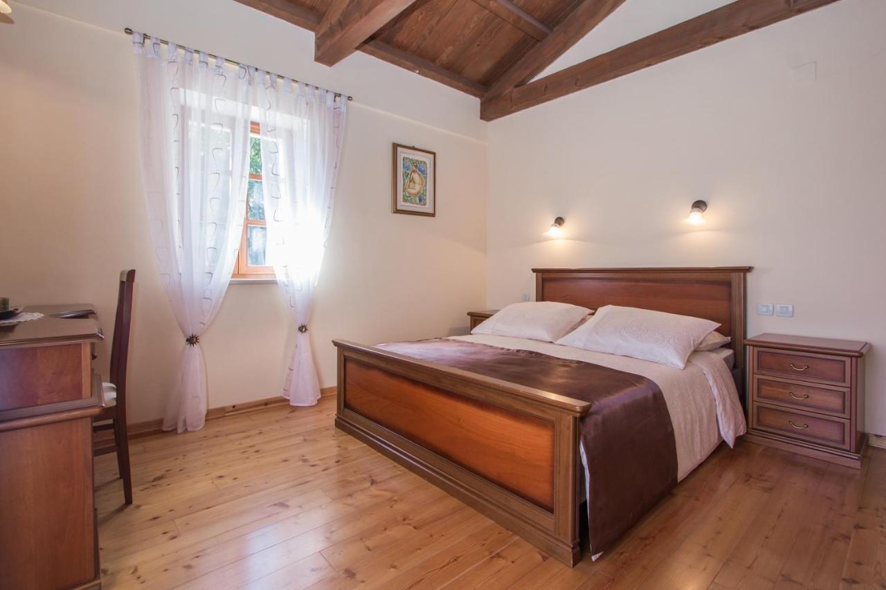 Villa Kringa Tinjan Buitenkant foto