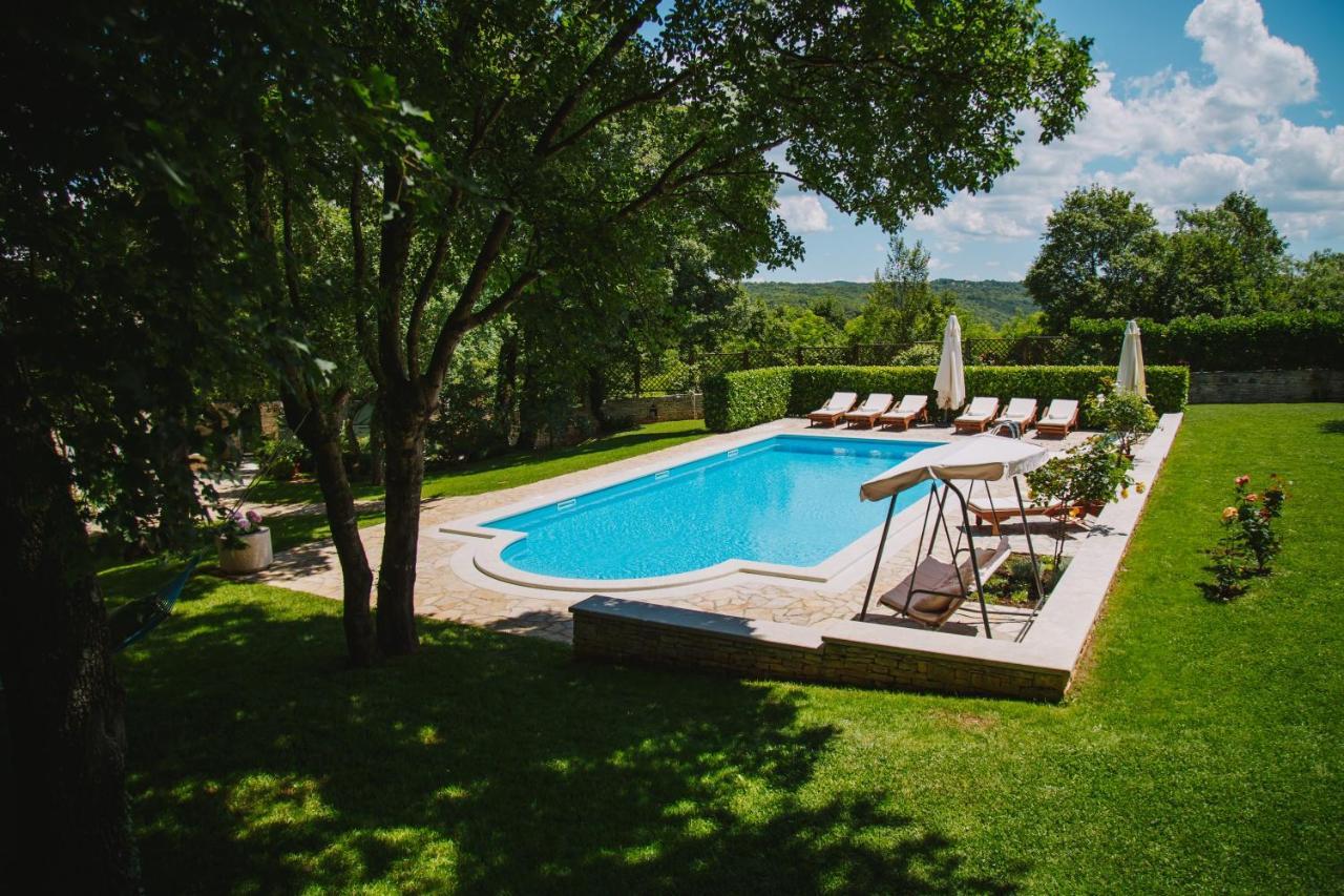 Villa Kringa Tinjan Buitenkant foto