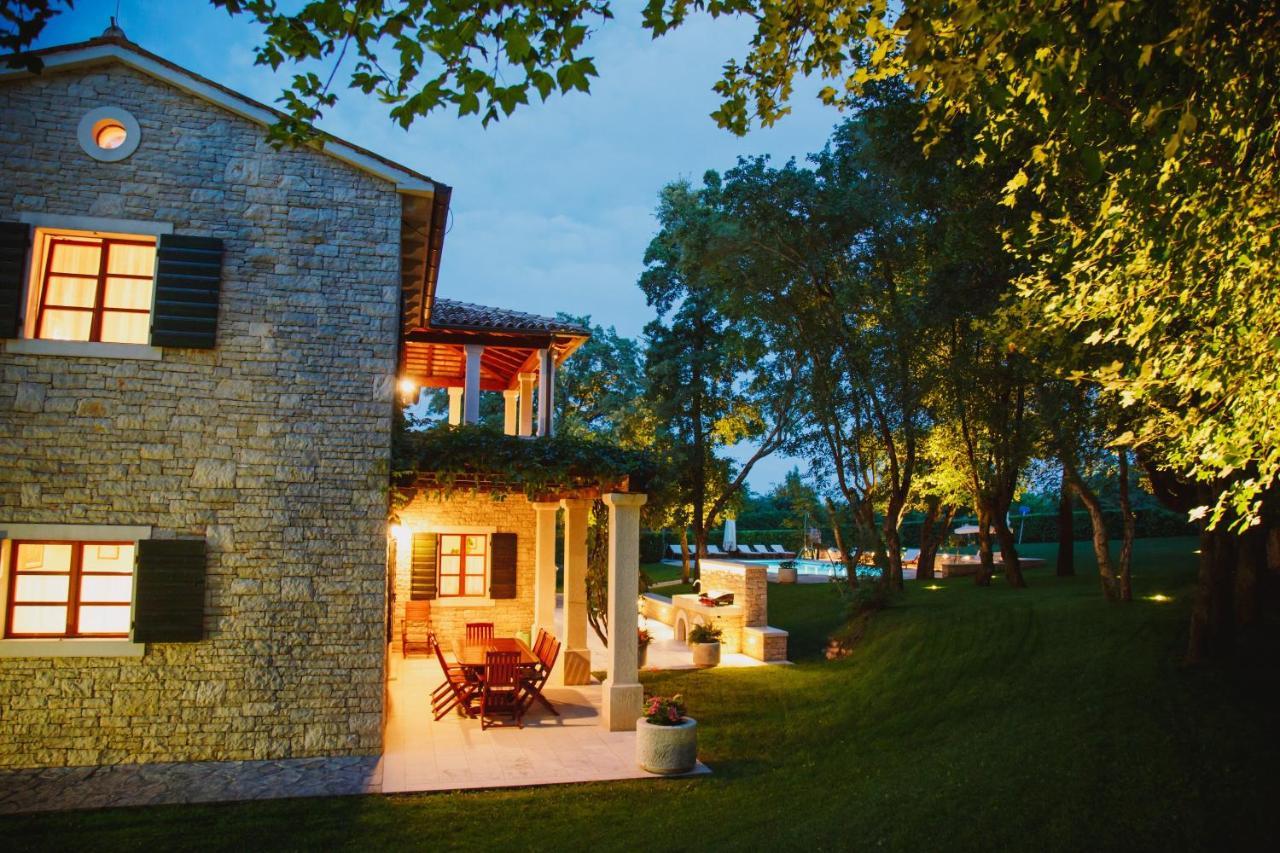Villa Kringa Tinjan Buitenkant foto