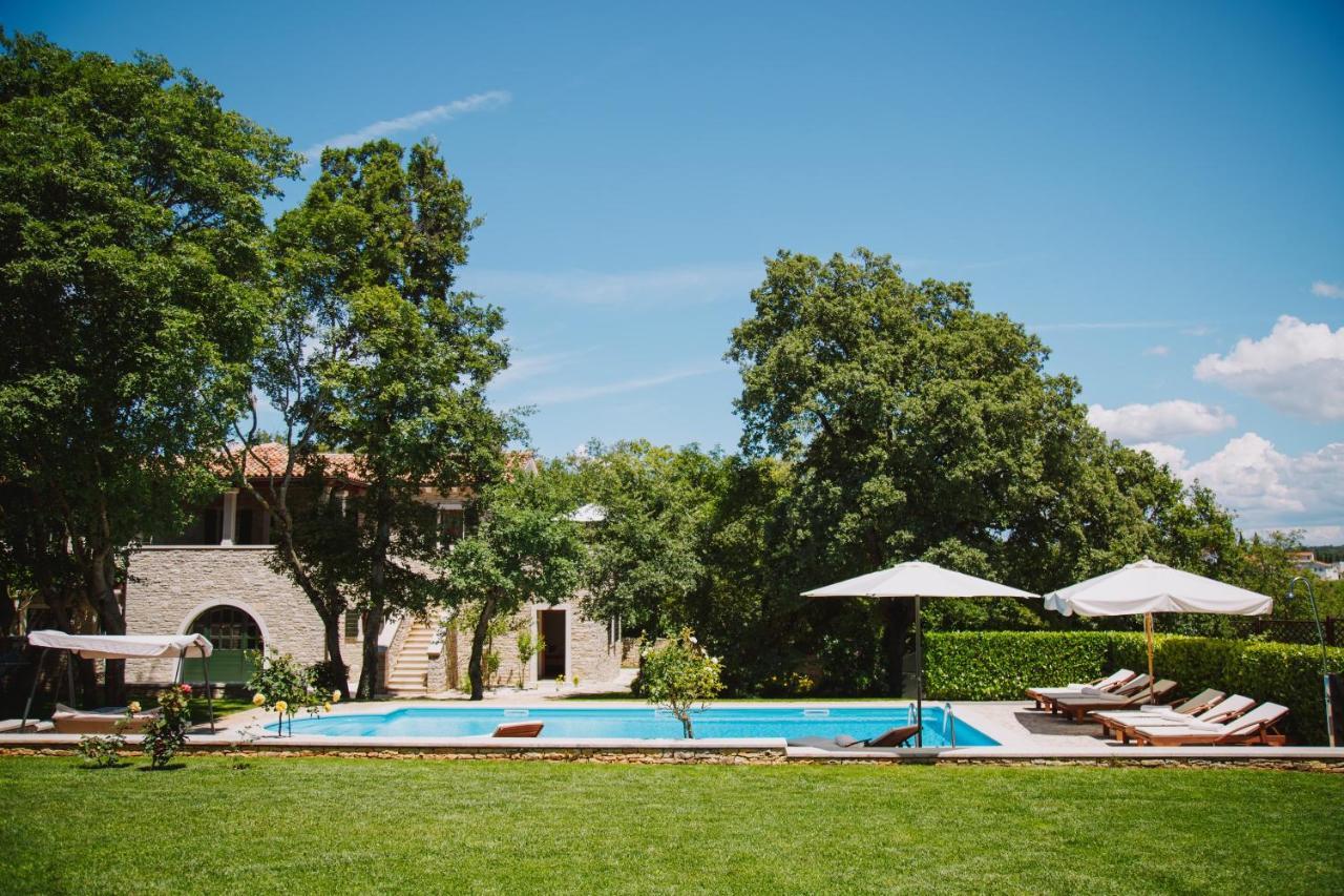 Villa Kringa Tinjan Buitenkant foto