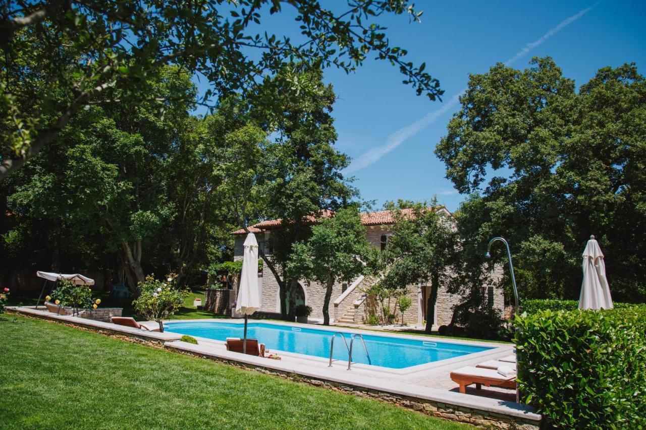 Villa Kringa Tinjan Buitenkant foto