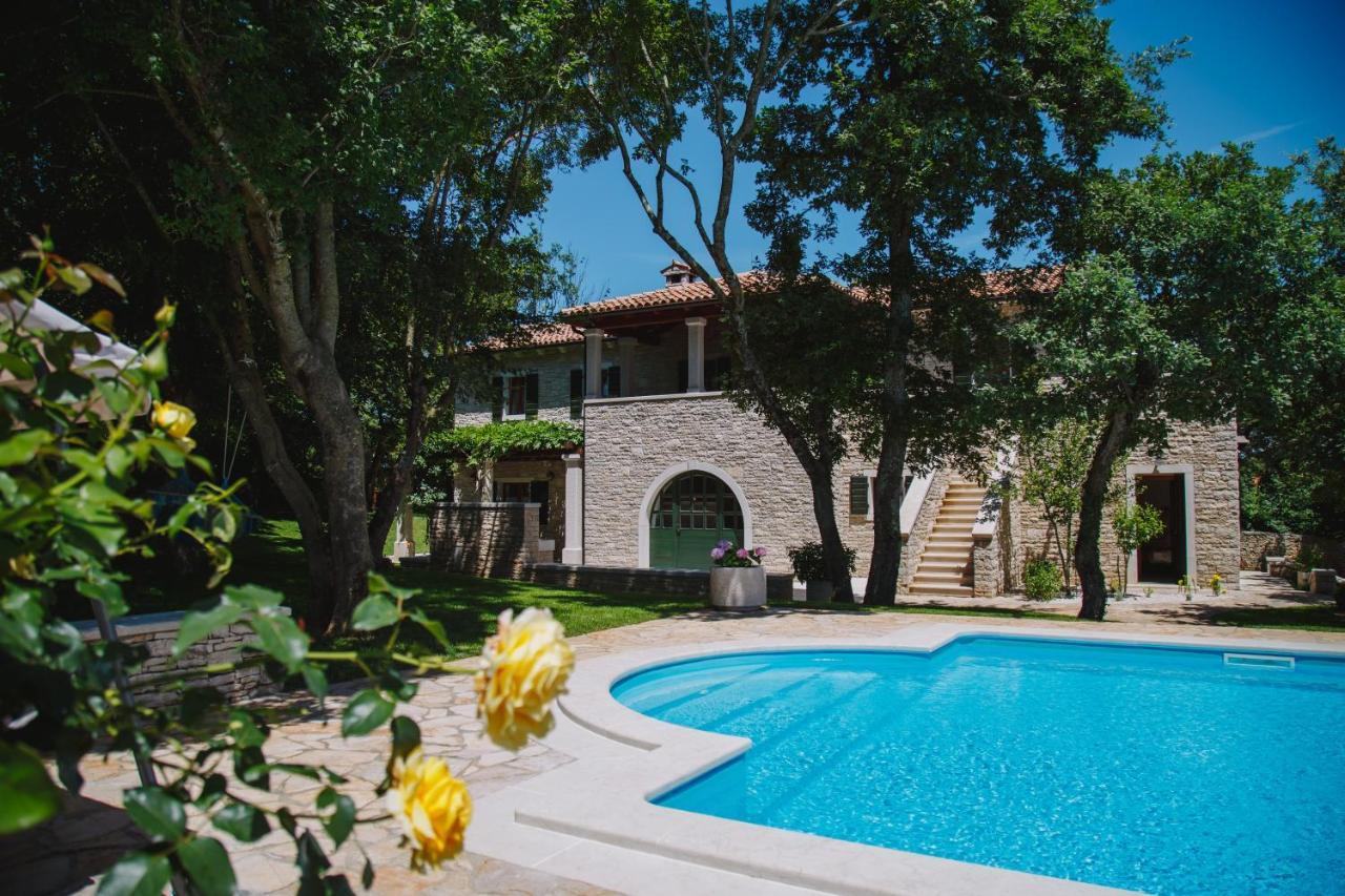 Villa Kringa Tinjan Buitenkant foto