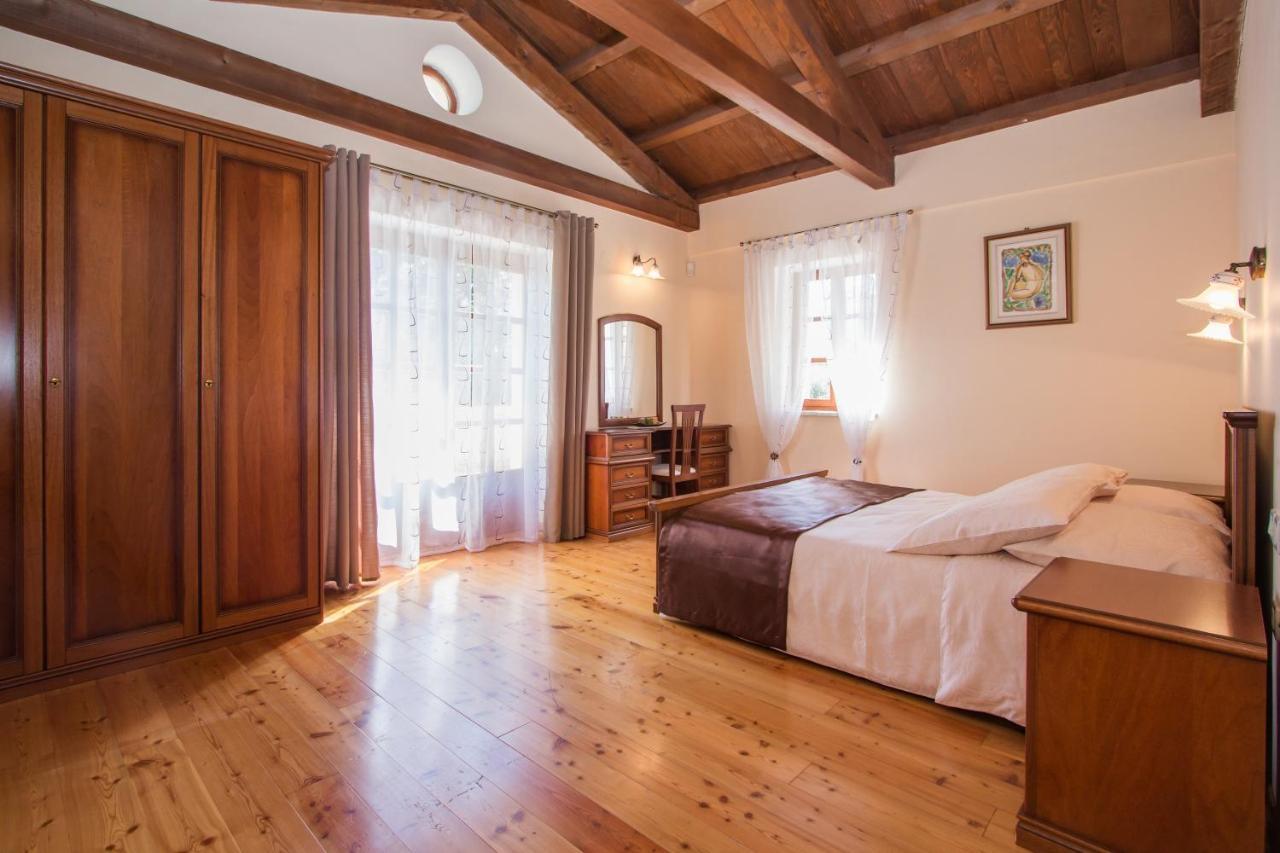 Villa Kringa Tinjan Buitenkant foto